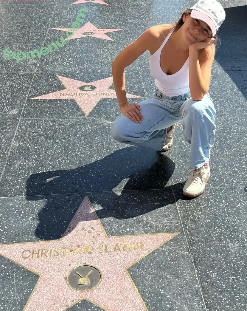 Molly Brown nude photo #0101 (Molly_Barista / mollyelizabethbrown / mollyqueen888)