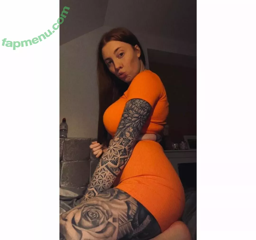 Molly Capper nude photo #0002 (mollycapper)