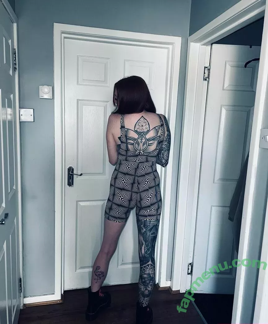 Molly Capper nude photo #0010 (mollycapper)