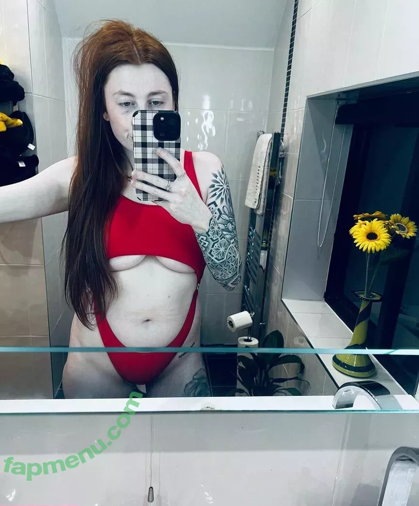 Molly Capper nude photo #0034 (mollycapper)