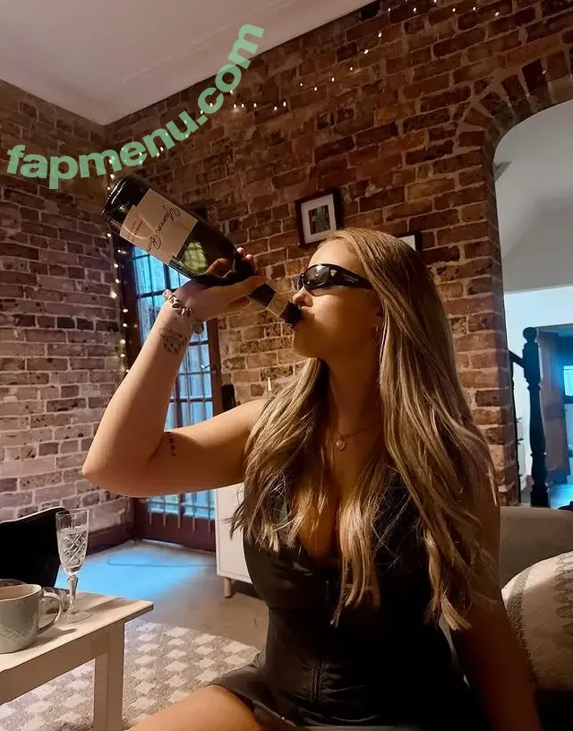 Molly Donahoe nude photo #0062 (mollydonahoe)