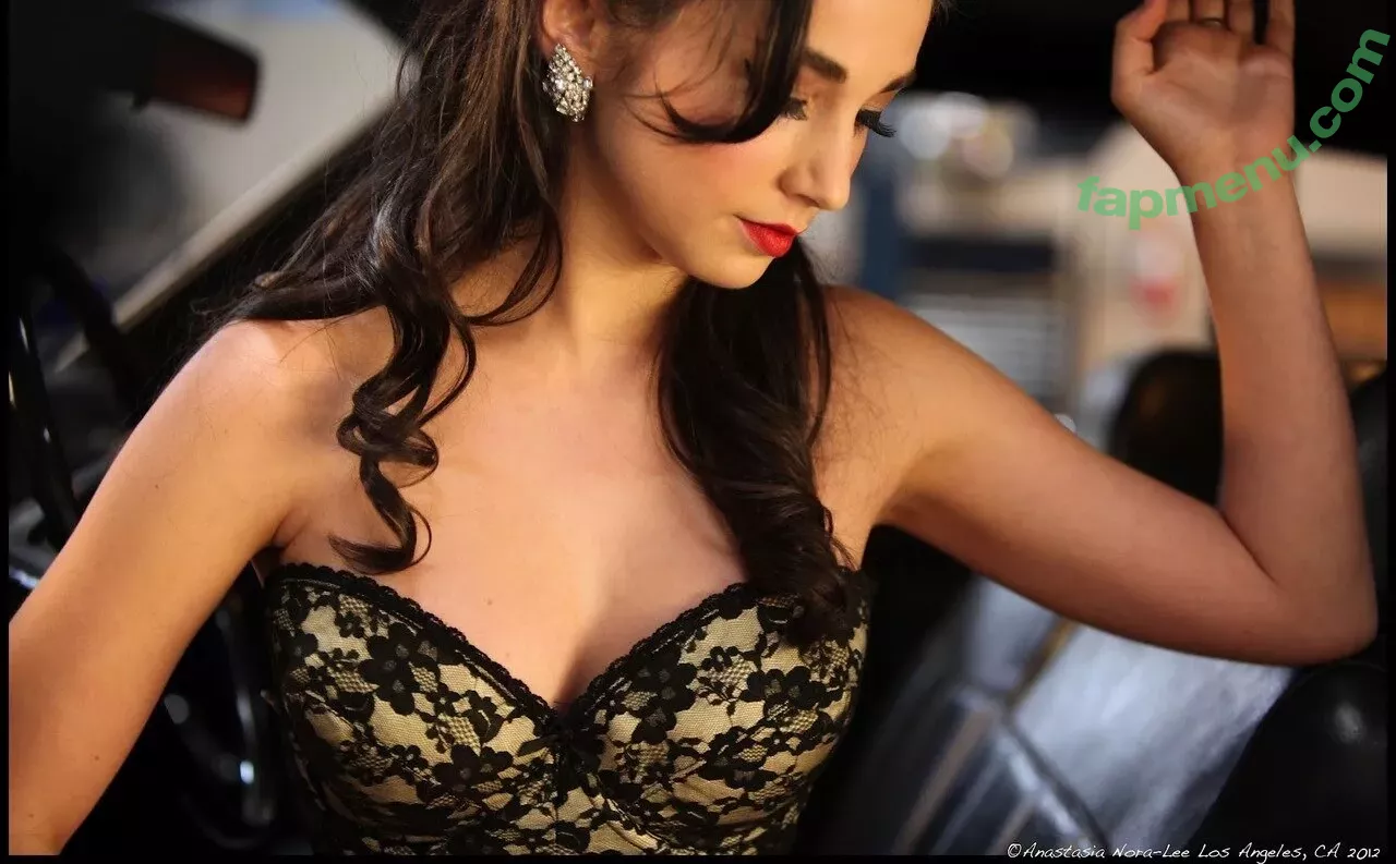 Molly Ephraim nude photo #0003 (mollyephraim)