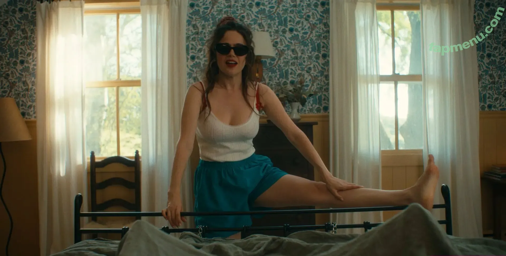 Molly Gordon nude photo #0334 (crashgordon / mollsterg)