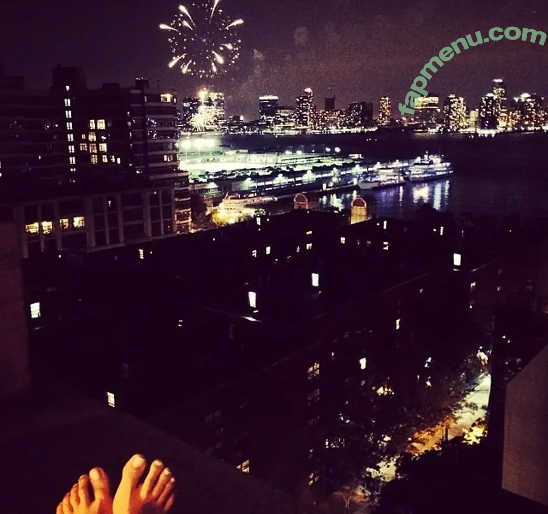 Molly Gordon nude photo #0335 (crashgordon / mollsterg)