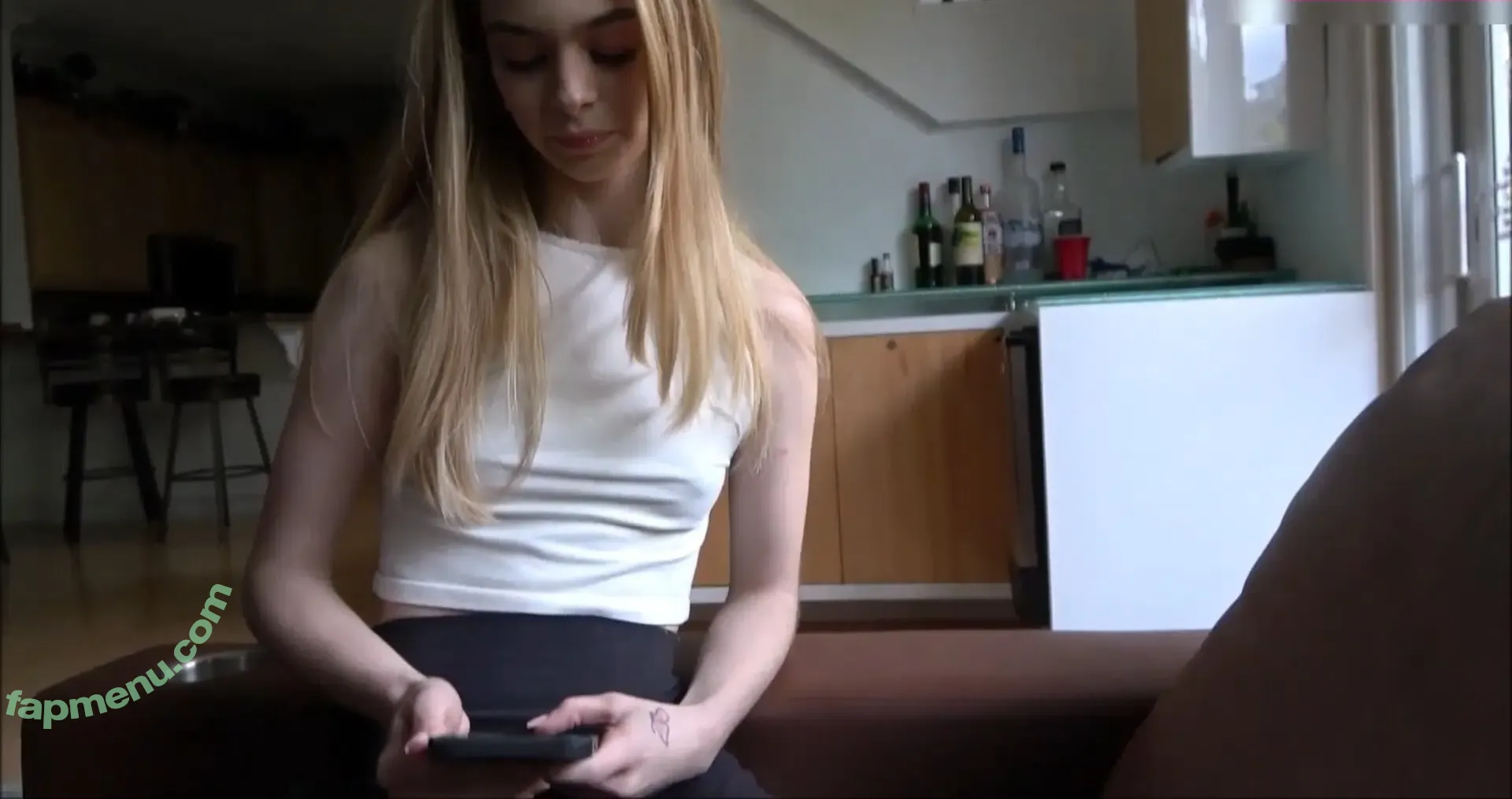 Molly Little nude photo #0034 (Maybemollyy / maybemollyyy)