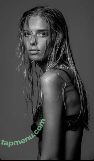Molly Plahn / molly_plahn nude photo #0003
