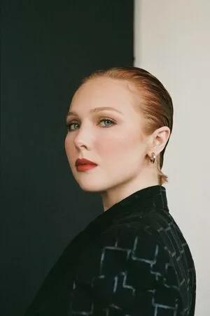 Molly Quinn / lassmolly / mollycaitlynquinn nude photo #0005