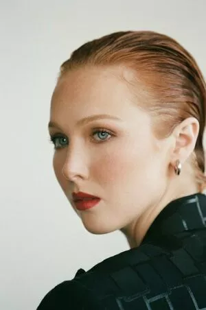 Molly Quinn / lassmolly / mollycaitlynquinn nude photo #0006