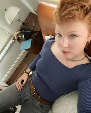 Molly Quinn / lassmolly / mollycaitlynquinn nude photo #0015