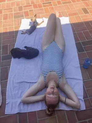 Molly Quinn / lassmolly / mollycaitlynquinn nude photo #0024
