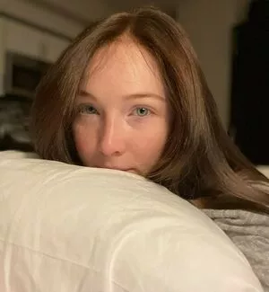 Molly Quinn / lassmolly / mollycaitlynquinn nude photo #0032