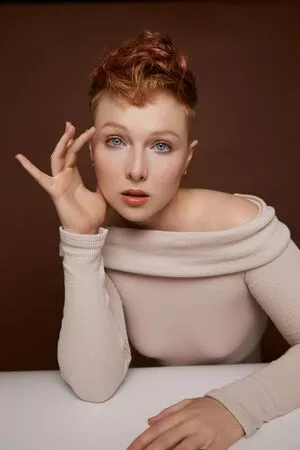 Molly Quinn / lassmolly / mollycaitlynquinn nude photo #0038