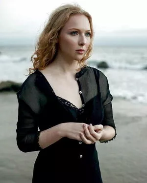 Molly Quinn / lassmolly / mollycaitlynquinn nude photo #0073