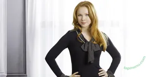 Molly Quinn / lassmolly / mollycaitlynquinn nude photo #0161