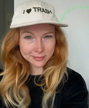 Molly Quinn / lassmolly / mollycaitlynquinn nude photo #0172