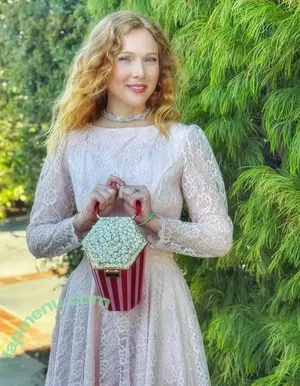 Molly Quinn / lassmolly / mollycaitlynquinn nude photo #0174
