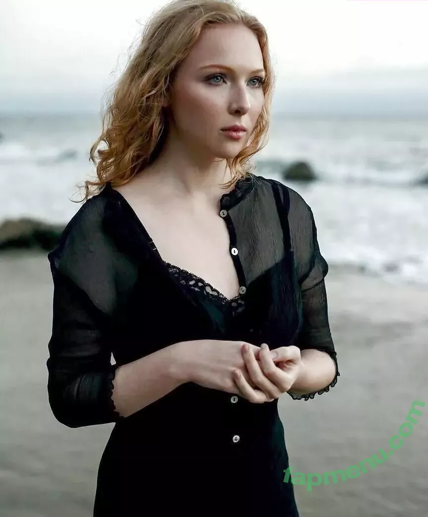 Molly Quinn nude photo #0073 (lassmolly / mollycaitlynquinn)