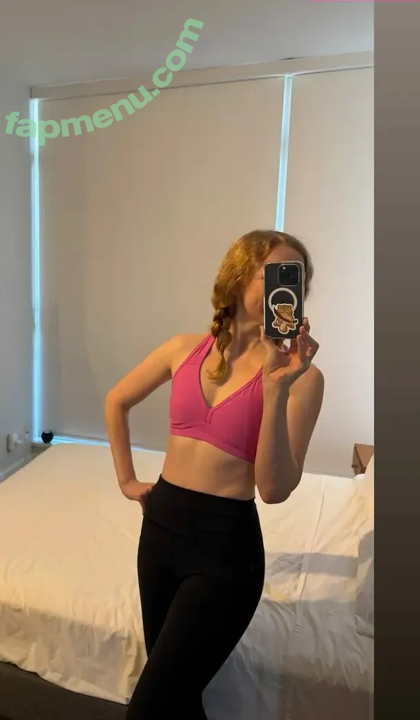 Molly Quinn nude photo #0197 (lassmolly / mollycaitlynquinn)