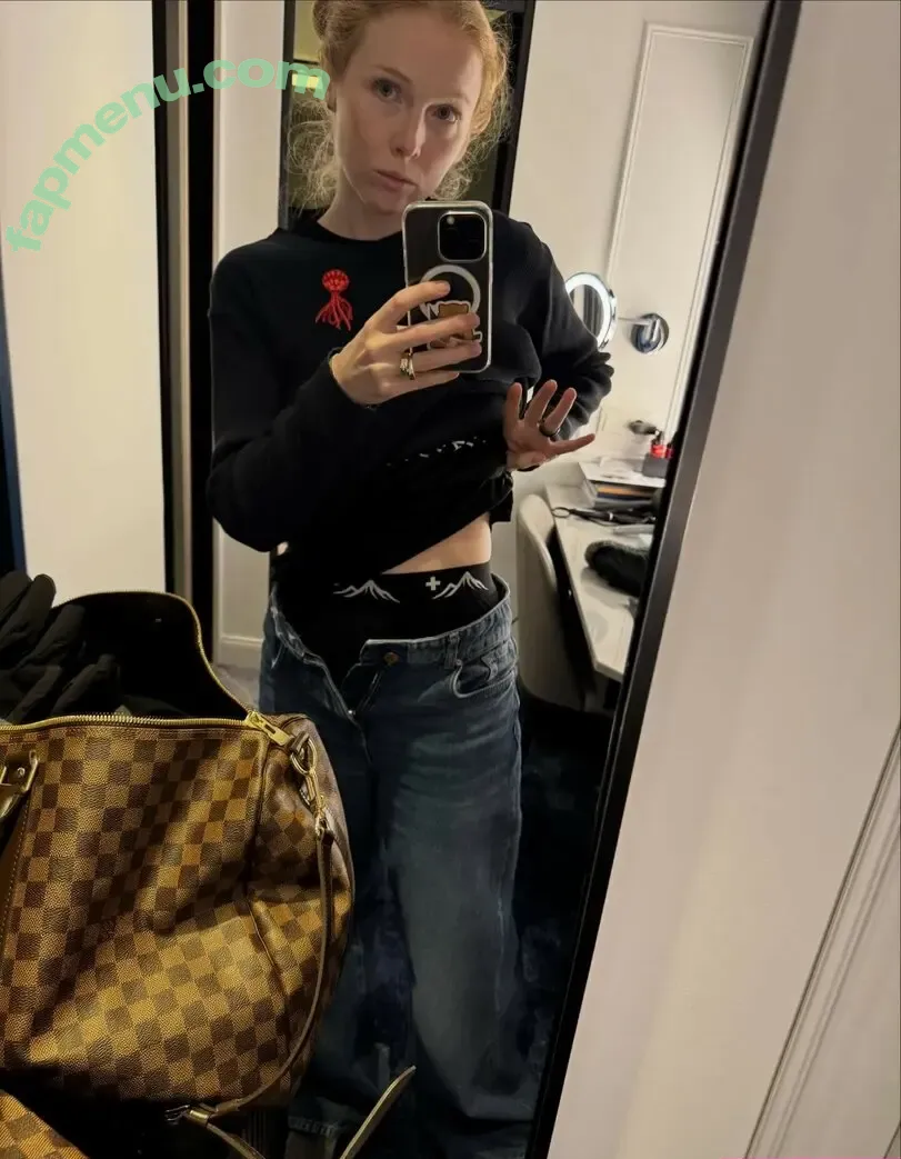 Molly Quinn nude photo #0210 (lassmolly / mollycaitlynquinn)