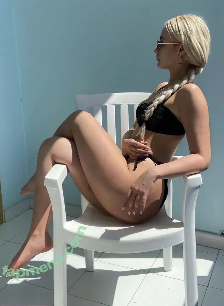 Molly Titterington nude photo #0011 (molly_titterington / mollytitterington)