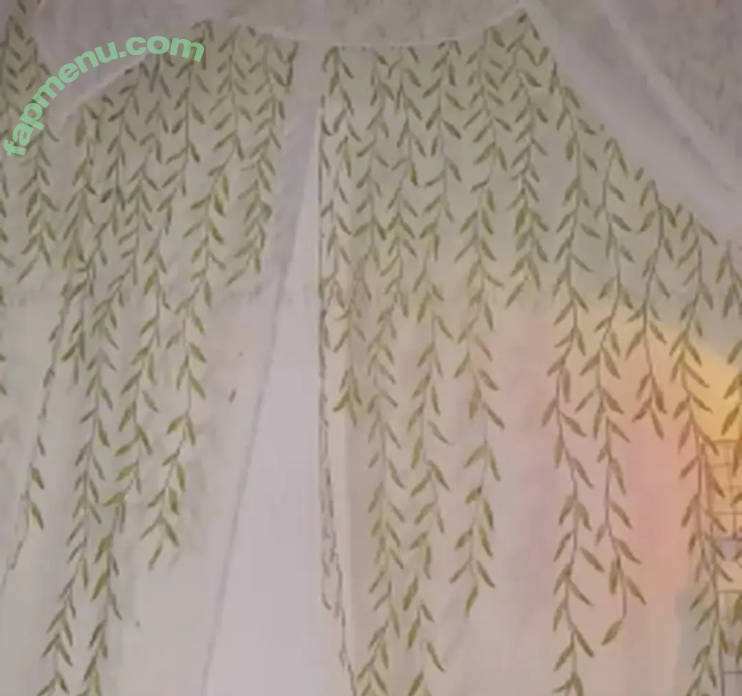 Mollychan nude photo #0044 (MollyFlwersSol / flowersmolly / mollyflwers)