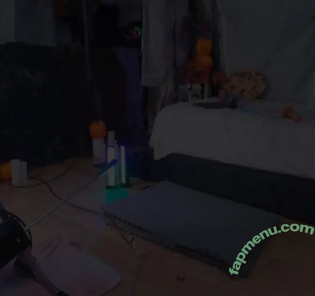 Mollyflwers nude photo #0456 (mollychan / mollyflower)