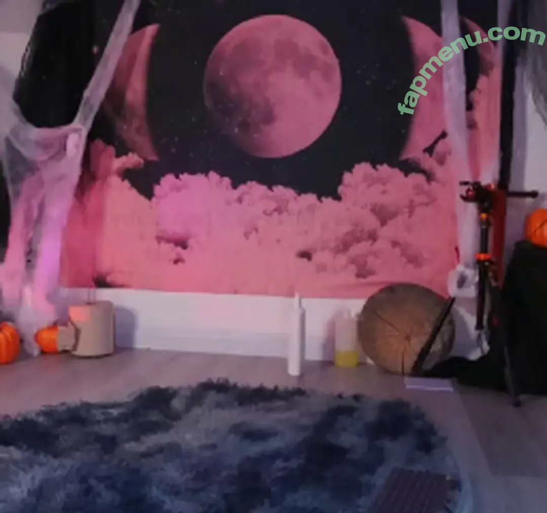 Mollyflwers nude photo #0463 (mollychan / mollyflower)