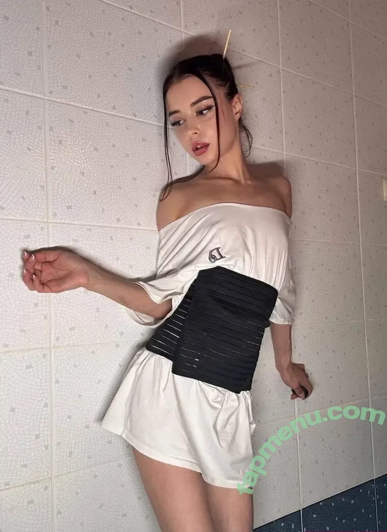 mollylo nude photo #0320 (mollylo93)