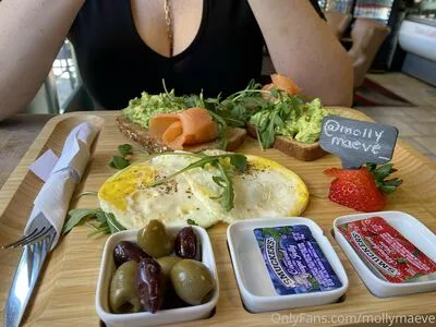 mollymaeve / mollymaeve_ / smtten_kitten nude photo #0015