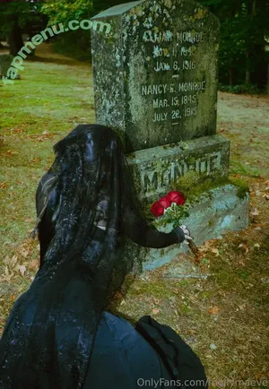 mollymaeve / mollymaeve_ / smtten_kitten nude photo #0602