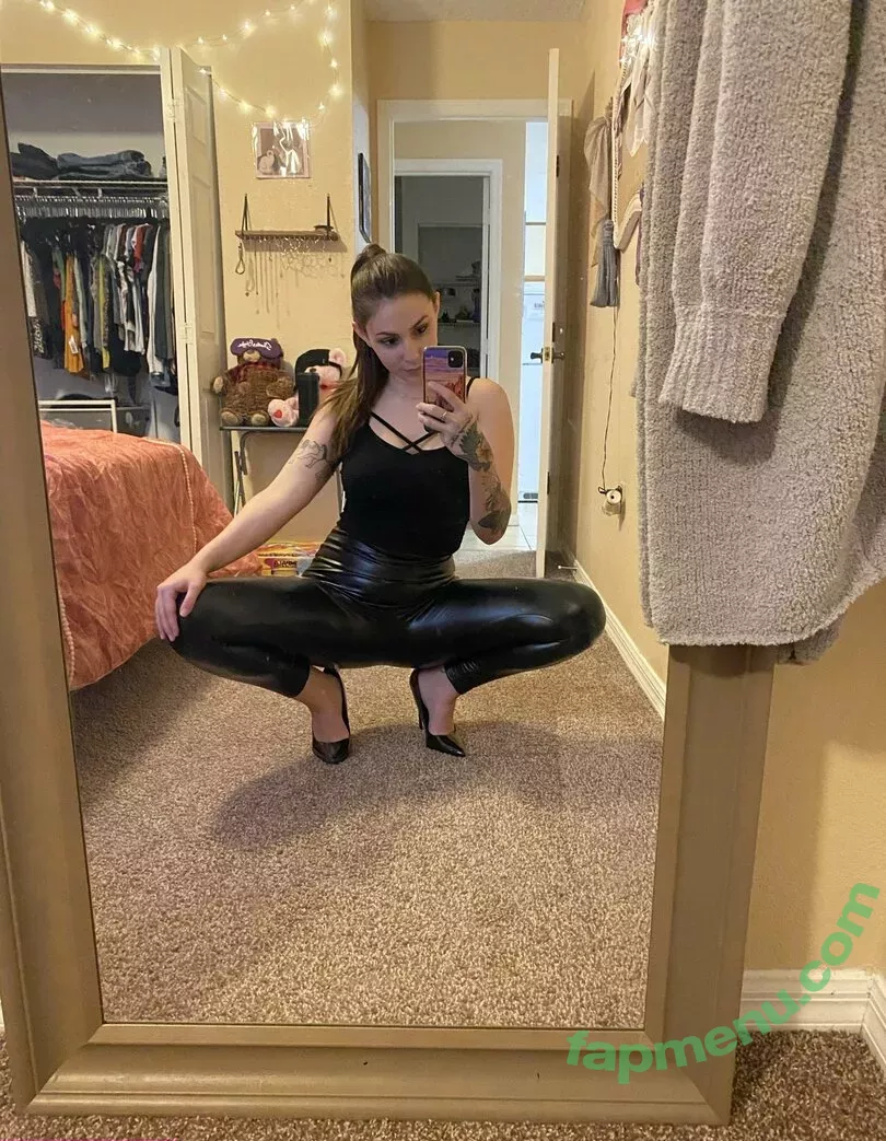 mollymaeve nude photo #0033 (mollymaeve_ / smtten_kitten)