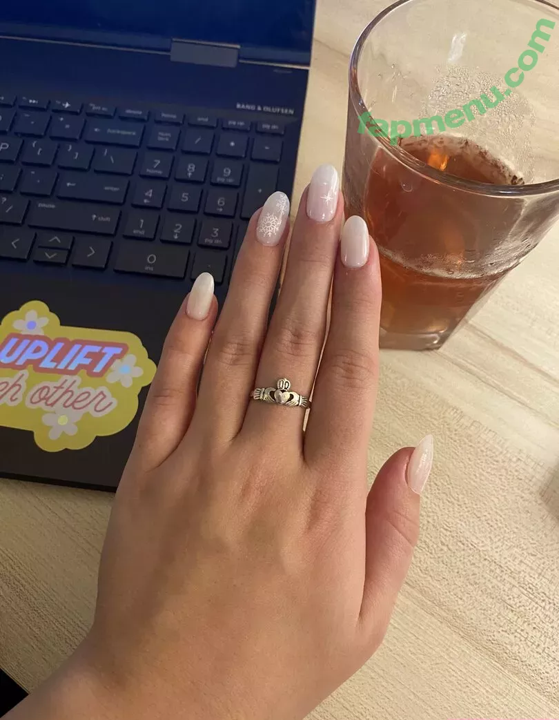 mollymaeve nude photo #0046 (mollymaeve_ / smtten_kitten)