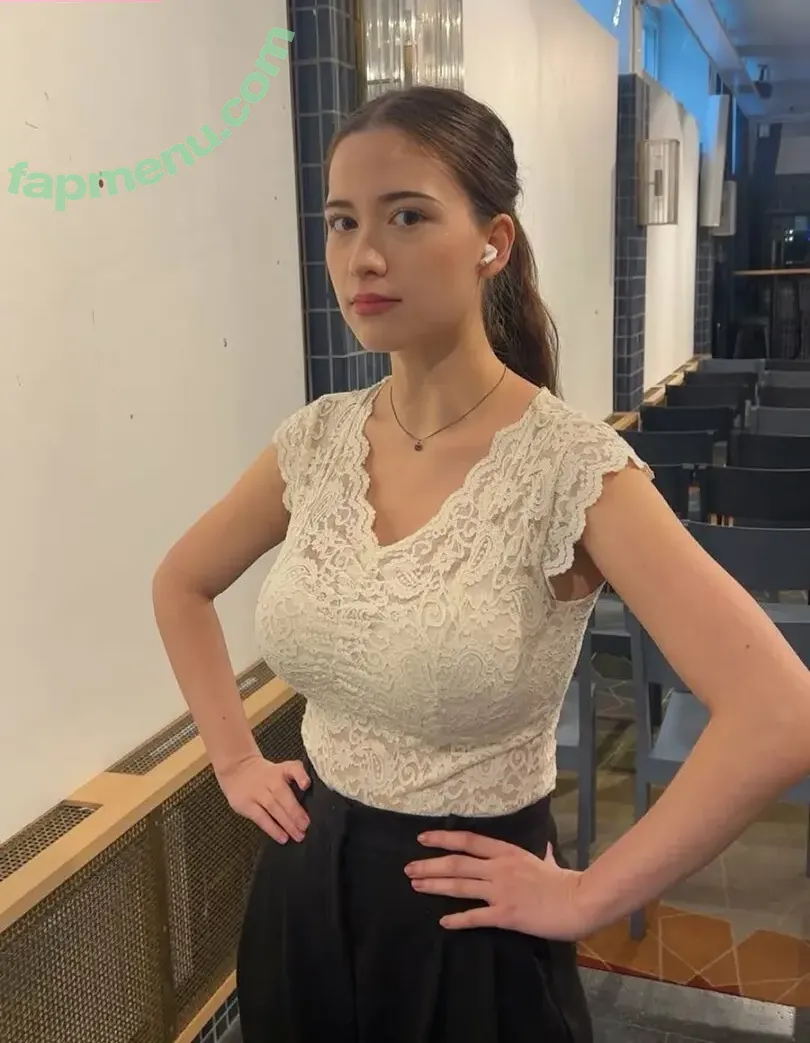 Mollyswes nude photo #0042 (molzzan)