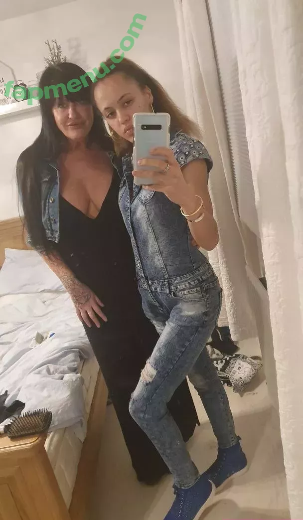 mom_vs_daughter nude photo #0008 (mom_vs_daughter)