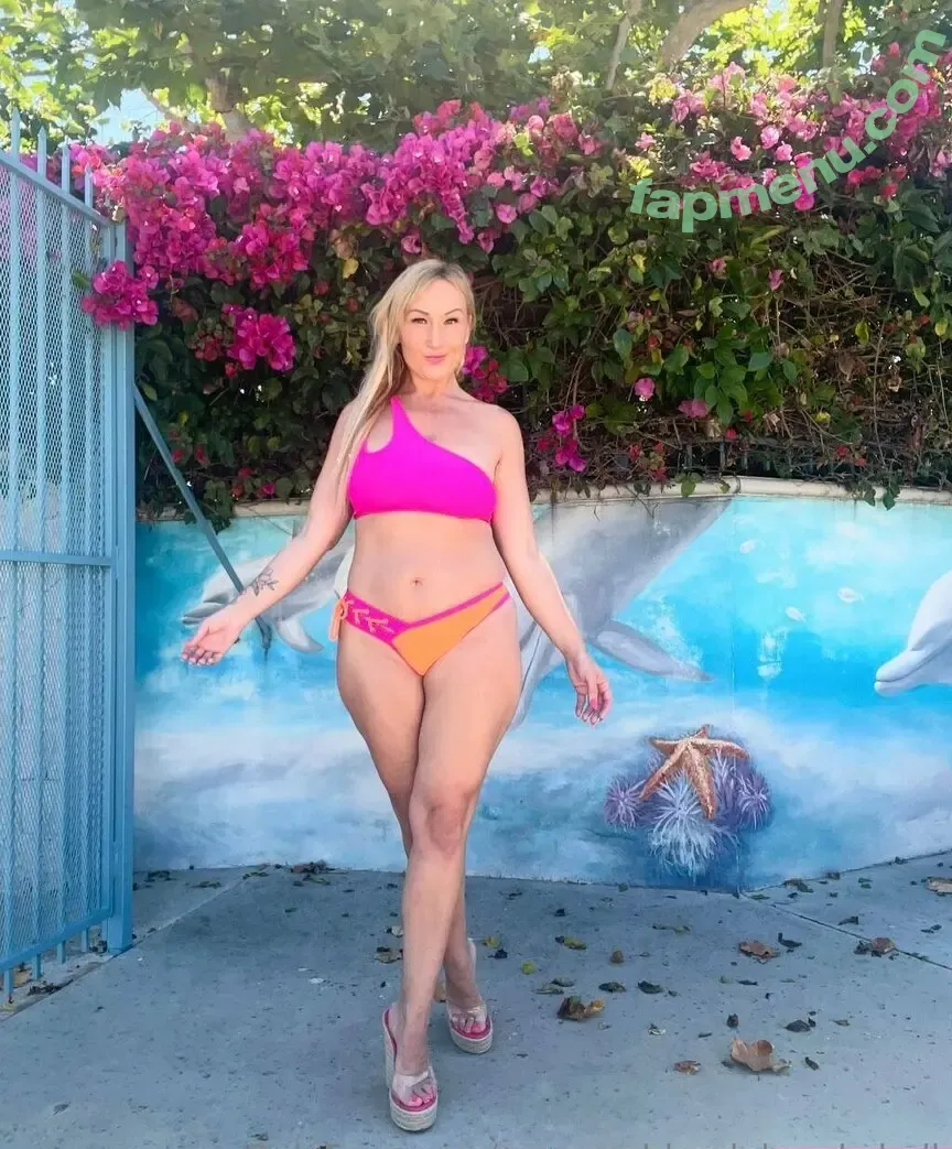 mommablondebombshell nude photo #0013 (mommabombshelltv)