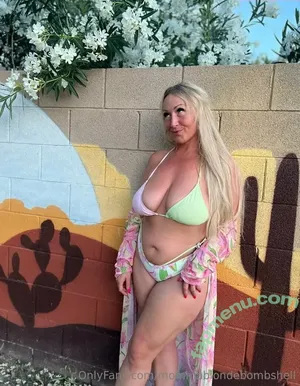 mommablondebombshell / mommabombshelltv nude photo #0020