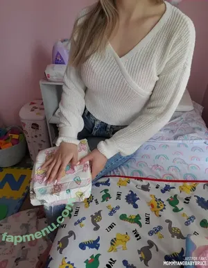 mommyandbabybruce / abdlgwen nude photo #0169