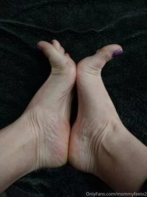 mommyfeetx2 / momdeenx nude photo #0001