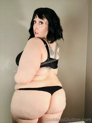 mommyglutton / mommy_meghan_ nude photo #0001