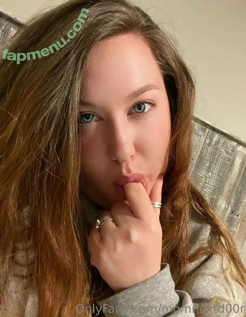 momnextd00r nude photo #0006 (momnextdoorr)