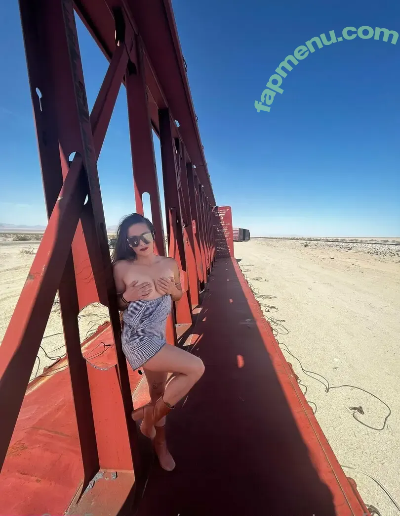 momo.moonstone.free nude photo #0028 (momo.moonstone)