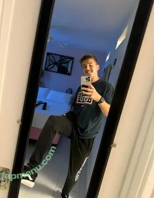 momocam / momocam_stories nude photo #0080