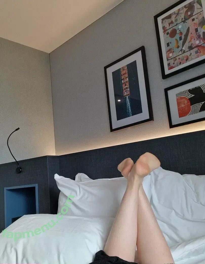 momsandfeet nude photo #0006 (momsandfeet)