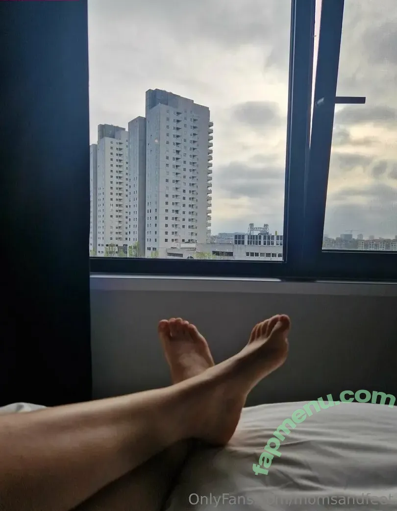 momsandfeet nude photo #0011 (momsandfeet)