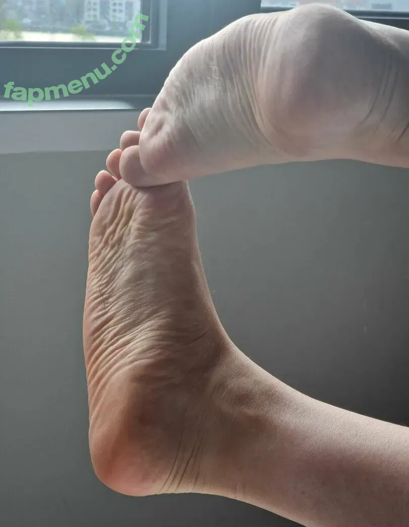 momsandfeet nude photo #0013 (momsandfeet)