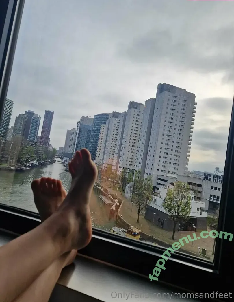momsandfeet nude photo #0014 (momsandfeet)