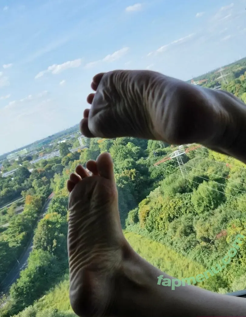 momsandfeet nude photo #0043 (momsandfeet)