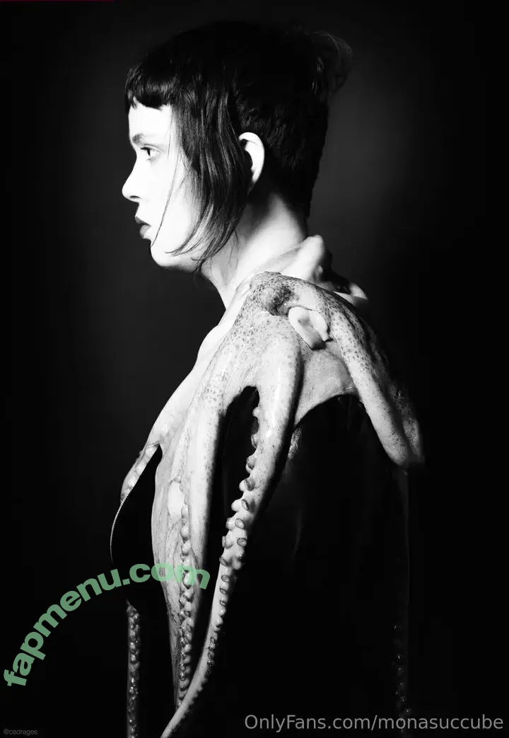 monasuccube nude photo #0082 (monasuccube_)