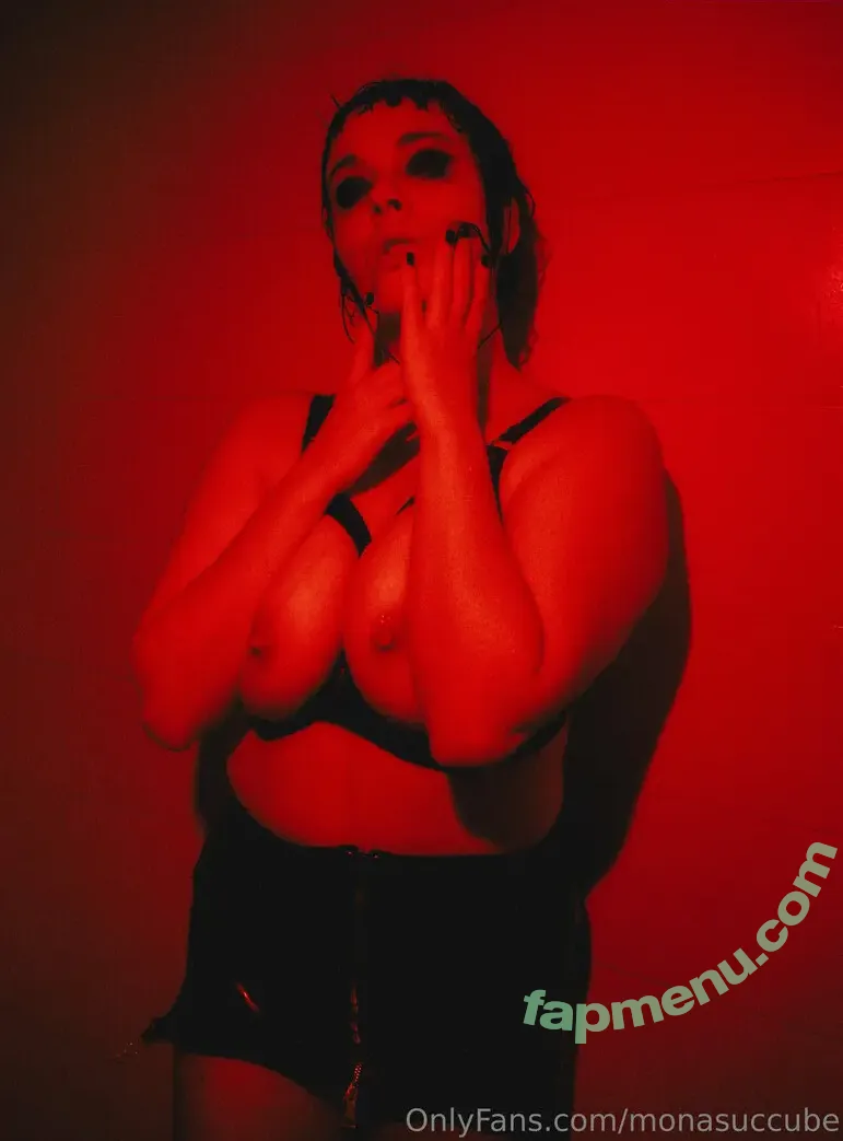 monasuccube nude photo #0118 (monasuccube_)