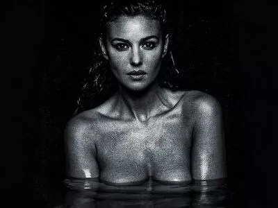 Monica Bellucci / aMonicaBellucci / bellucciginebra / monicabellucciofficiel nude photo #0656